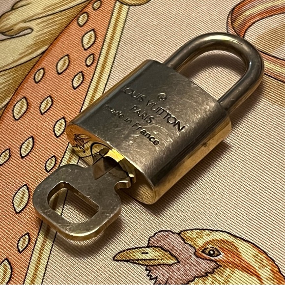 Authentic Louis Vuitton Lock and Key #320 - Picture 9 of 11